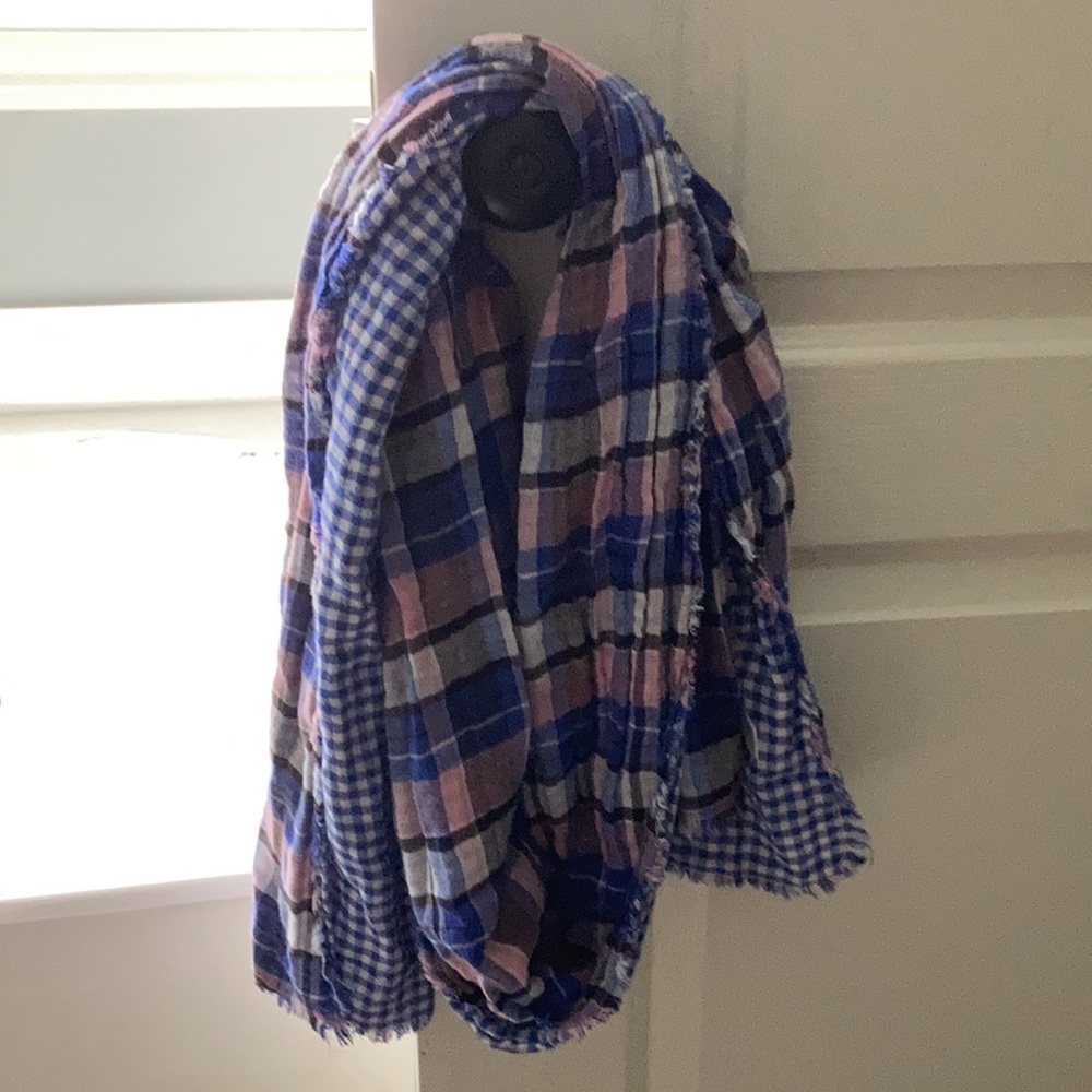 Like new American Colors two sided scarf